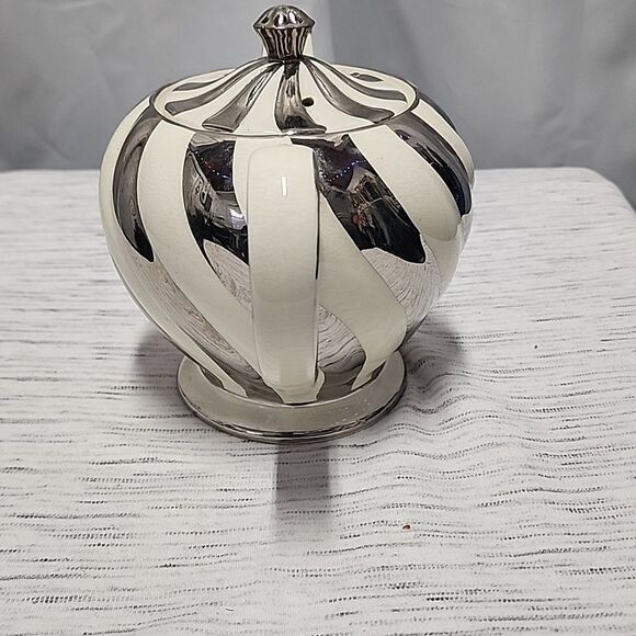 Vintage Sadler England Teapot Cream w/ Silver Swirls Numbered 1540 Initialed AW - Picture 4 of 5